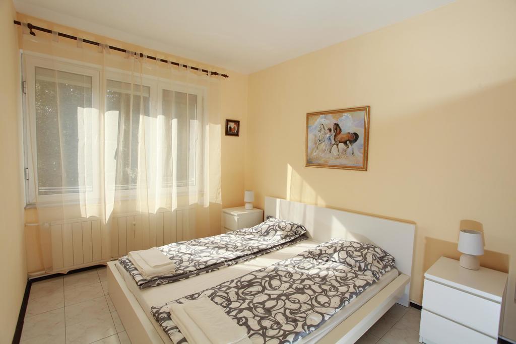Raya Maisonette Sofia Bilik gambar