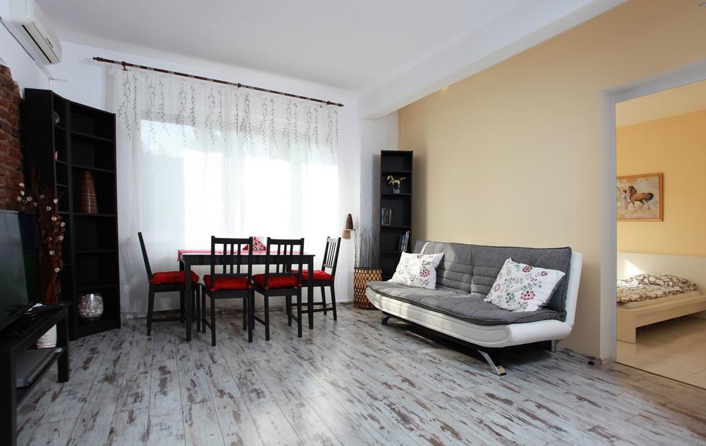 Raya Maisonette Sofia Bilik gambar