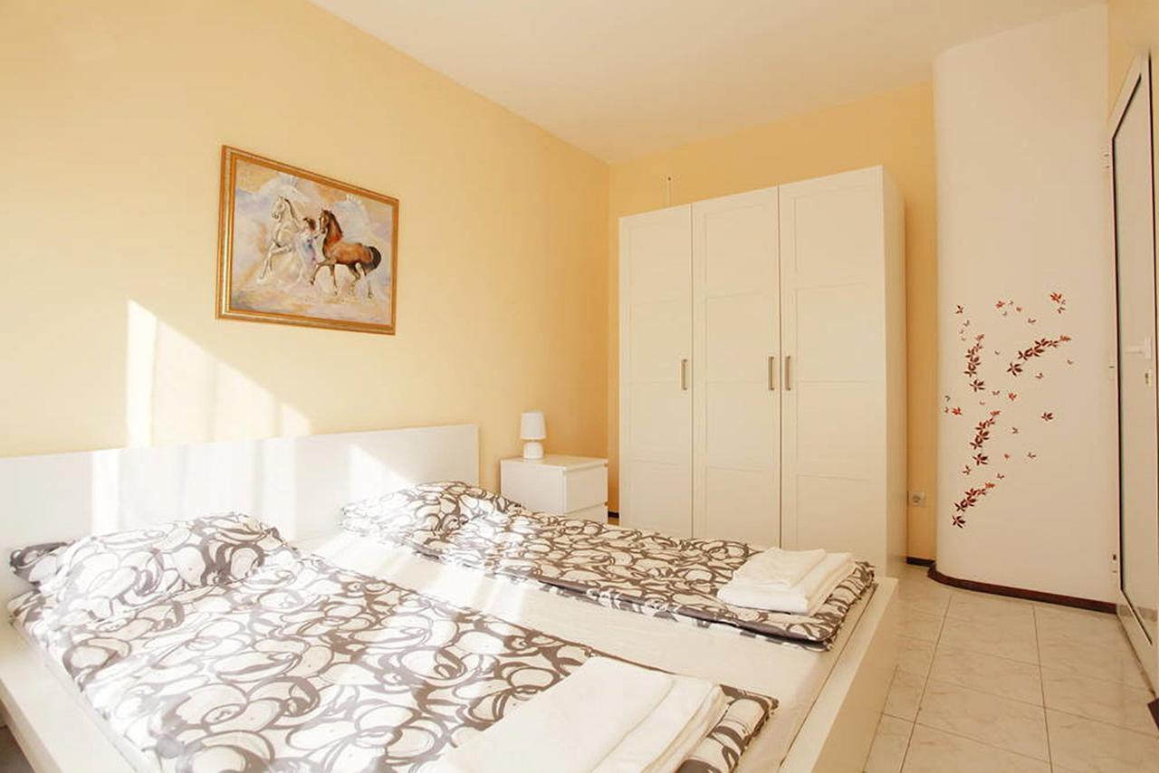 Raya Maisonette Sofia Luaran gambar